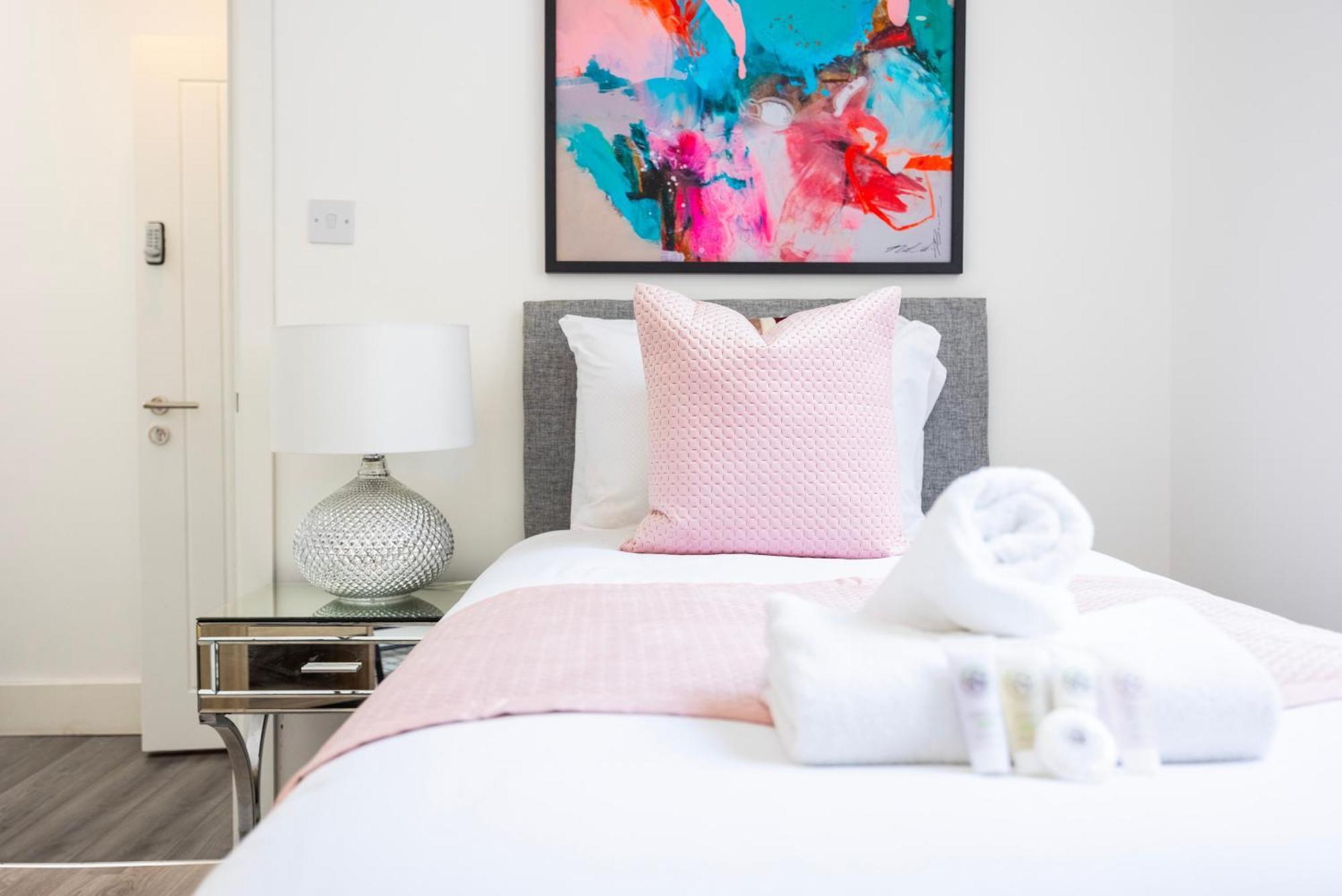 Block Of Apartments In Croydon ,Long Stays , Weekly & Monthly Offers , Contractors , Relocations , Leisure & Family Stays Eksteriør billede